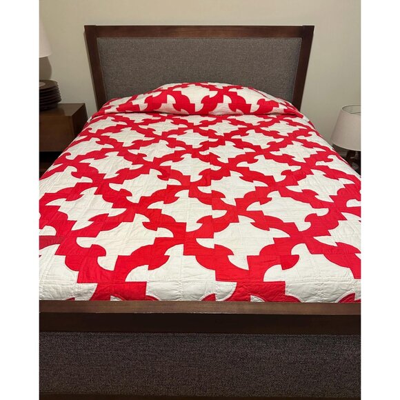 Other - Vintage quilt in Drunkards Path pattern red and white Queen size